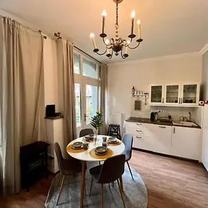  Apartmán Adorable, Cosy At The Heroes' Square Maďarsko